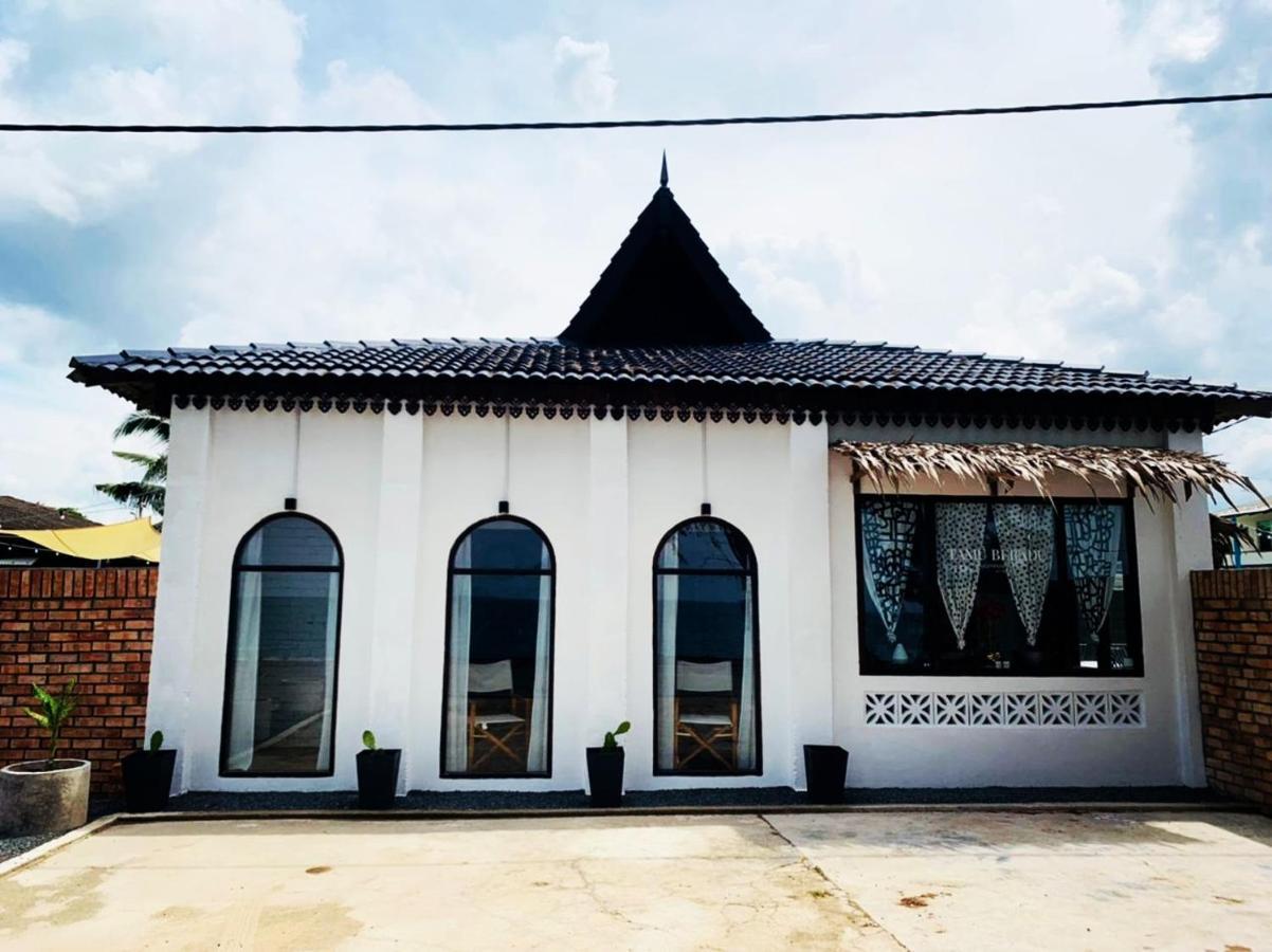 Tamu Beradu Seaview Private Villa 3 Bedroom Dungun Esterno foto